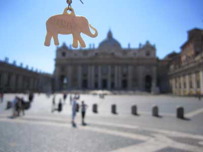 Mampfred ist beeindruckt von dem gigantischen Petersplatz